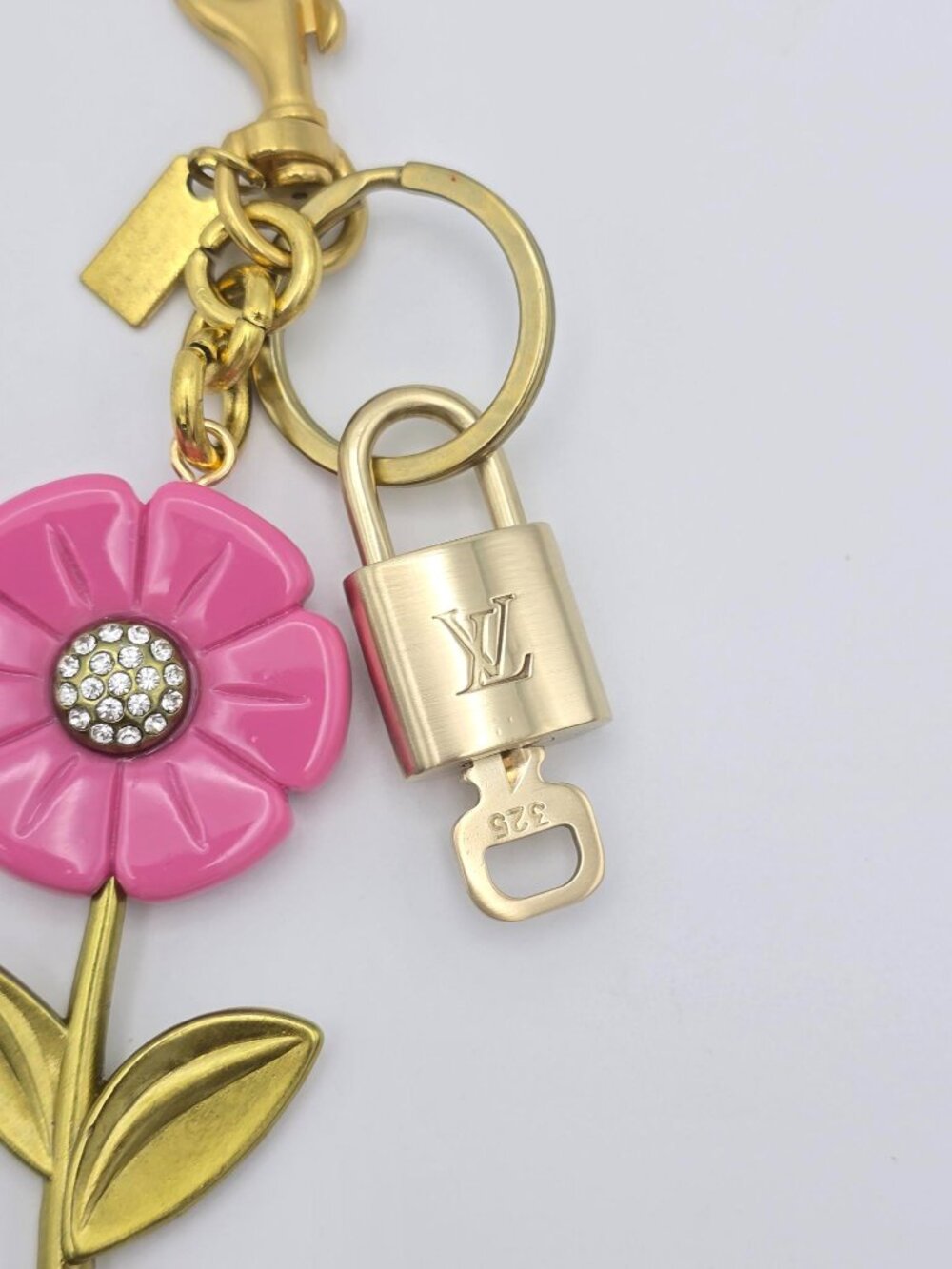 Louis Vuitton Gold Lock 🔑 Authentic LV Padlock + Unbranded Flower Bag Charm - Picture 4 of 8